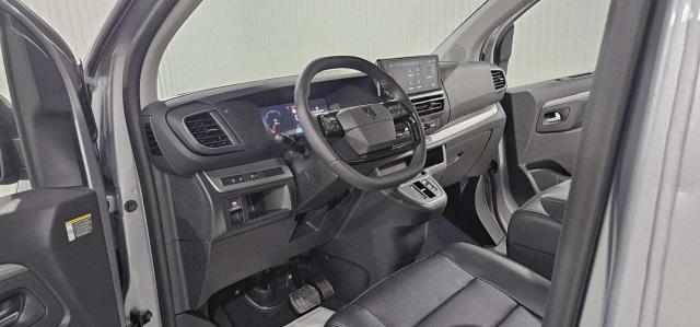 Peugeot Traveller image 9