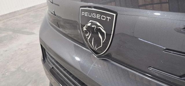 Peugeot Traveller image 9