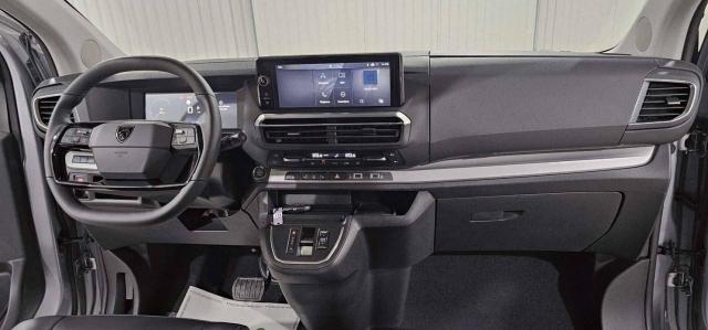 Peugeot Traveller image 9