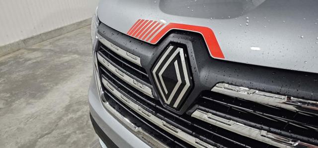 Renault Trafic image 1