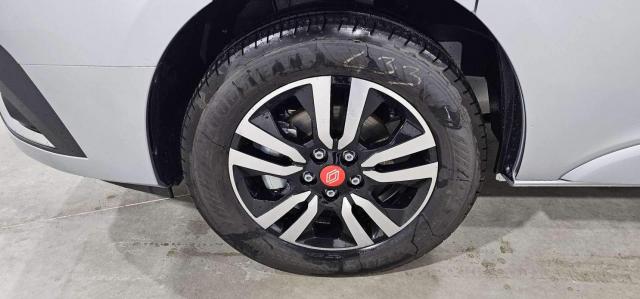 Renault Trafic image 2