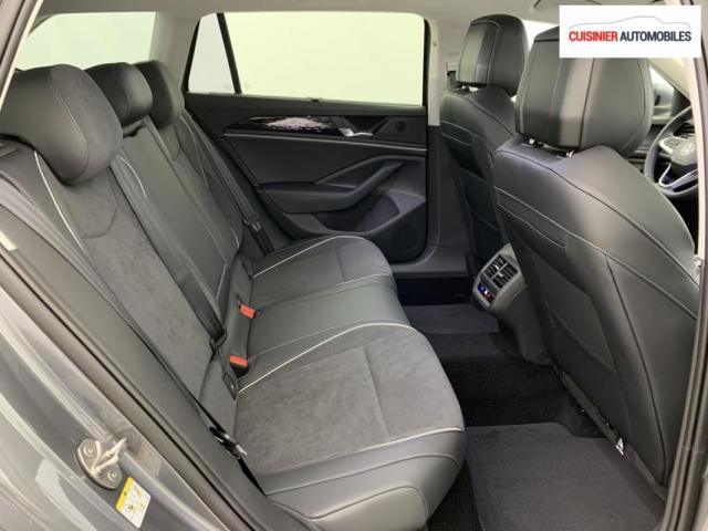 Volkswagen Passat image 9