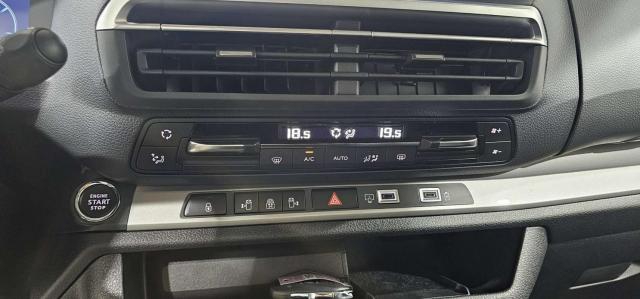 Peugeot Traveller image 8