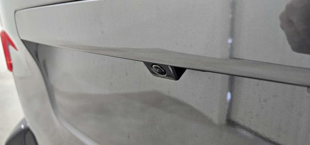 Peugeot Traveller image 2