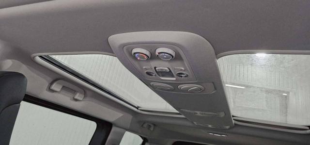 Peugeot Traveller image 9