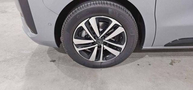 Peugeot Traveller image 5