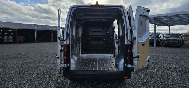 Renault Master image 1