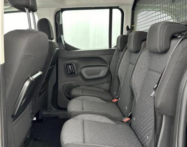 Peugeot Rifter image 9