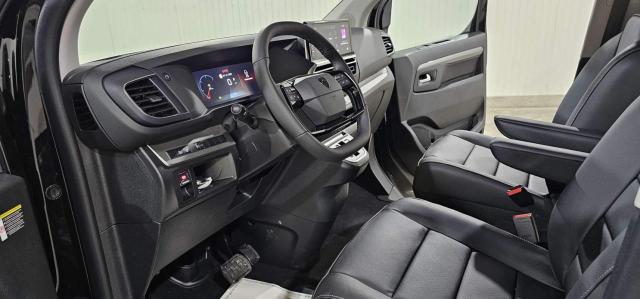 Peugeot Traveller image 9