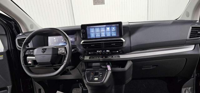 Peugeot Traveller image 1