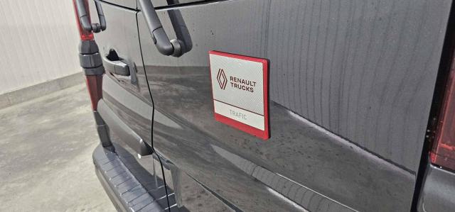 Renault Trafic image 2