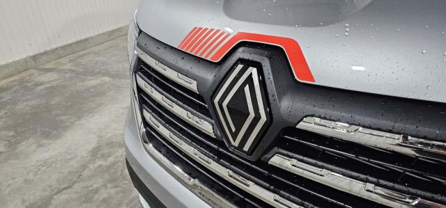 Renault Trafic image 2