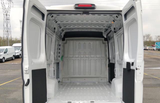 Peugeot Boxer image 2