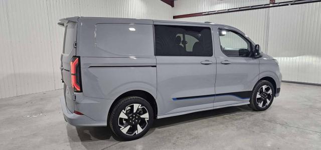 Ford Transit Custom image 3