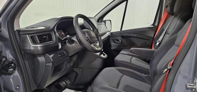 Renault Trafic image 2