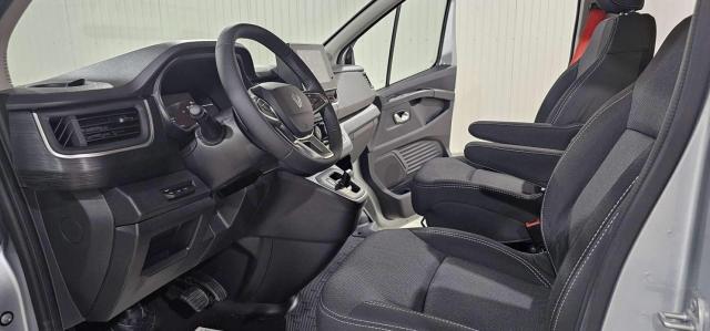 Renault Trafic image 2