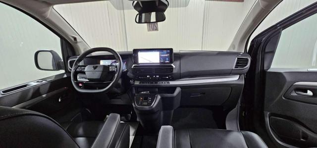 Peugeot Traveller image 2