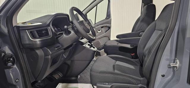 Nissan Primastar image 9