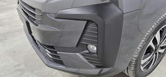 Peugeot Traveller image 2