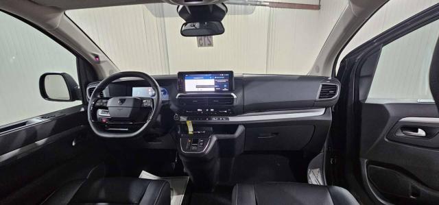Peugeot Traveller image 2