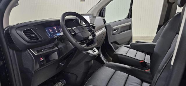 Peugeot Traveller image 2