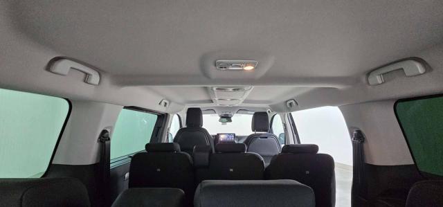 Peugeot Traveller image 1
