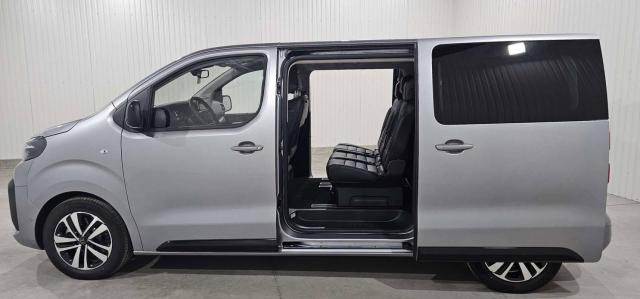 Peugeot Traveller image 1