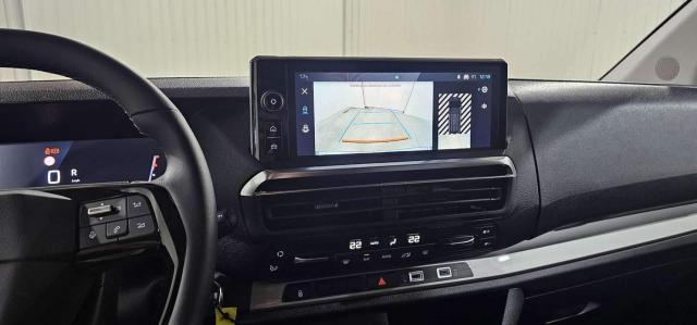 Peugeot Traveller image 2