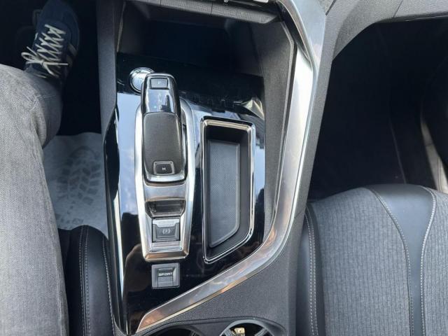 Peugeot 3008 image 2