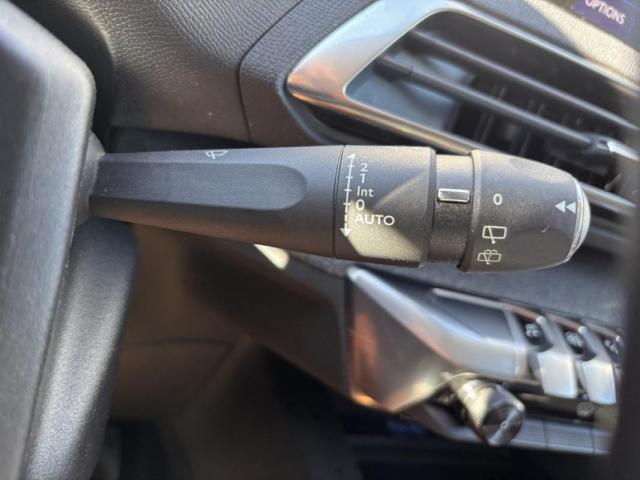 Peugeot 5008 image 1