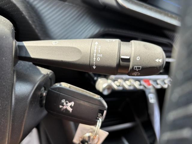 Peugeot 208 image 8