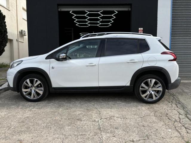 Peugeot 2008 image 3