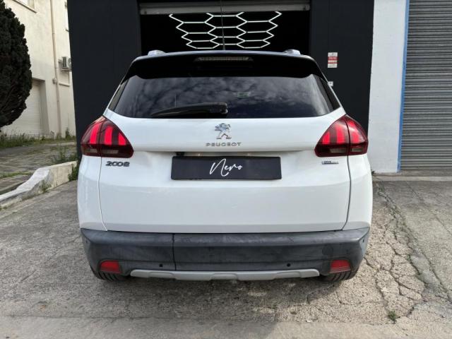 Peugeot 2008 image 2