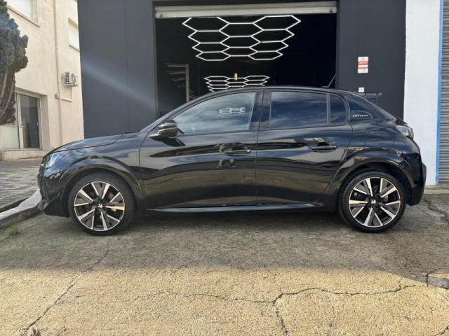 Peugeot 208 image 1