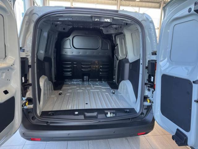 Ford Transit Courier image 3