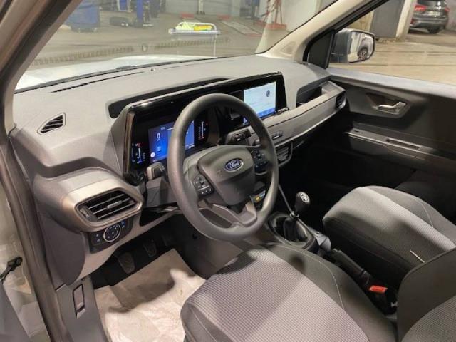 Ford Transit Courier image 5