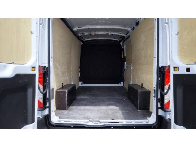 Ford Transit image 8