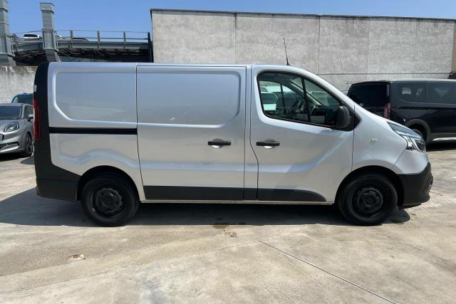 Renault Trafic image 1