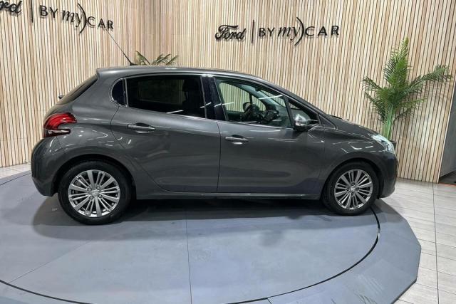 Peugeot 208 image 8