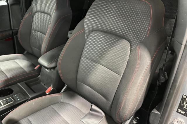 Ford Kuga image 7
