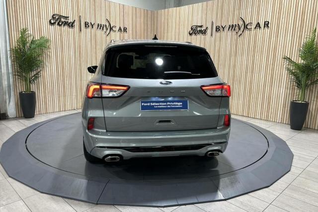 Ford Kuga image 2