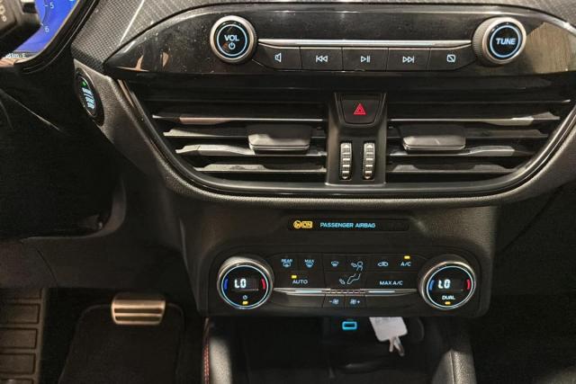 Ford Kuga image 6
