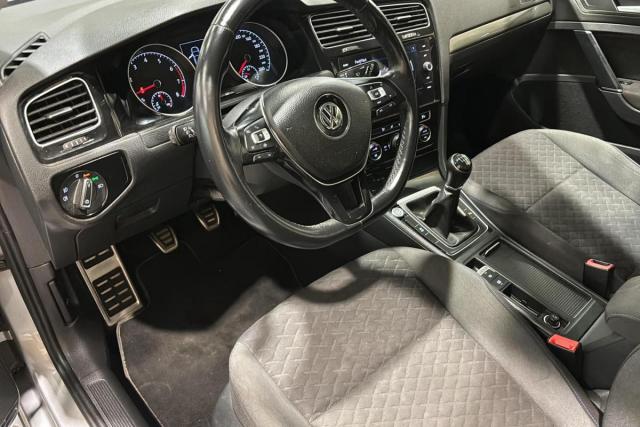 Volkswagen Golf image 6