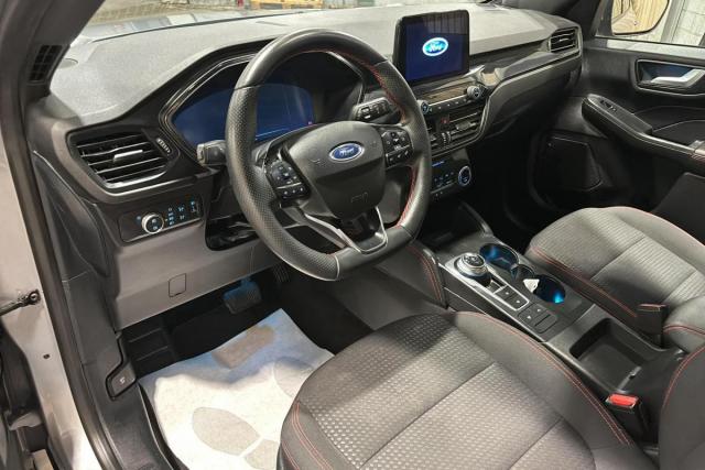 Ford Kuga image 1