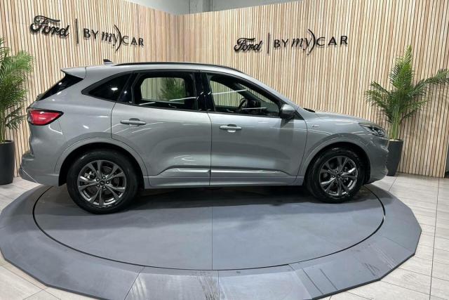 Ford Kuga image 9