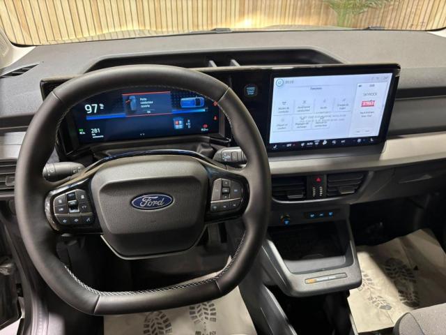 Ford Transit Courier image 8
