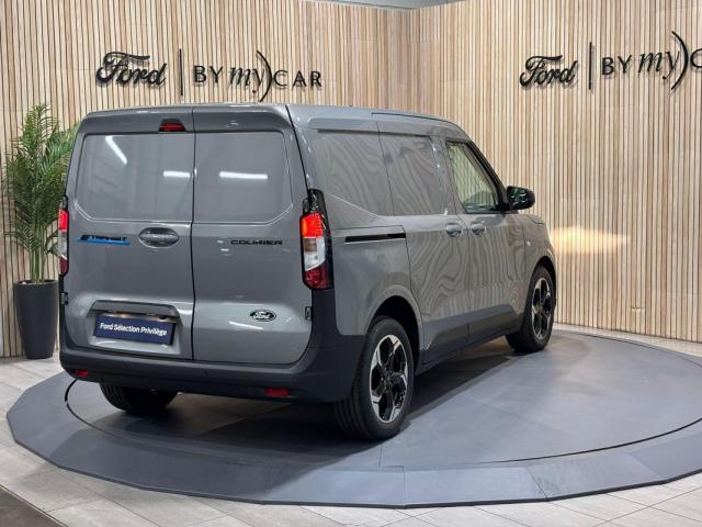 Ford Transit Courier image 7