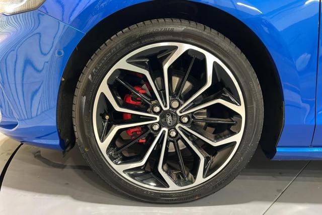 Ford Focus image 6