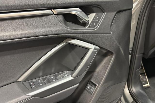 Audi Q3 image 9