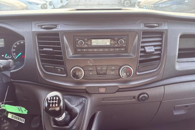 Ford Transit Custom image 2